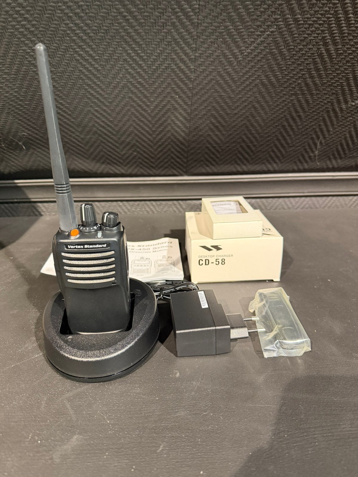Nieuw in doos Vertex Standard VX-451-DO-5 C Portofoon €65,-, Ophalen of Verzenden, Nieuw, Portofoon of Walkie-talkie