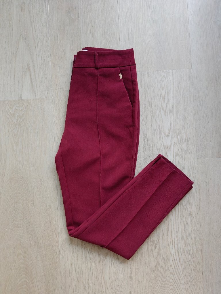 Pantalon | Aaiko | Bordeauxrood, Kleding | Dames, Aaiko, Ophalen of Verzenden, Zo goed als nieuw, Driekwart