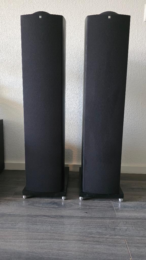 Kef Q11 speakers in zwart, Zo goed als nieuw, 120 watt of meer, Front, Rear of Stereo speakers, Ophalen