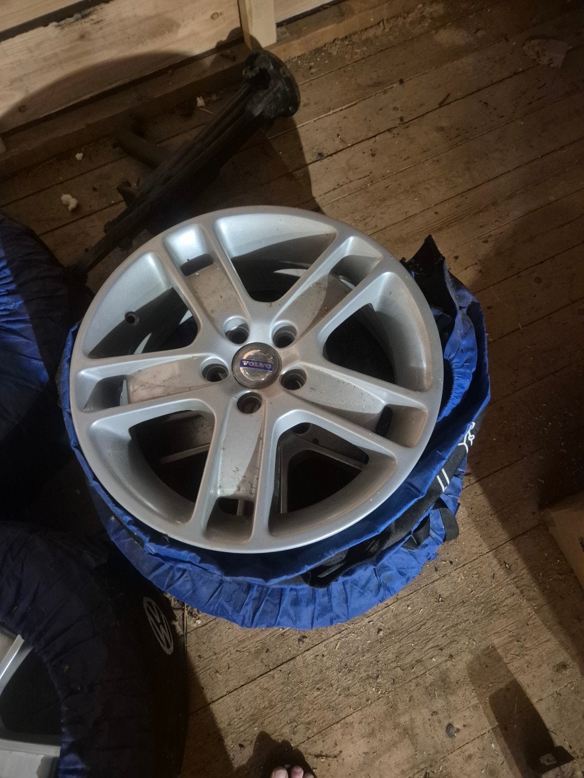 Zeer nette originele Volvo V50 velgen met banden, Gebruikt, Banden en Velgen, 17 inch, Personenwagen