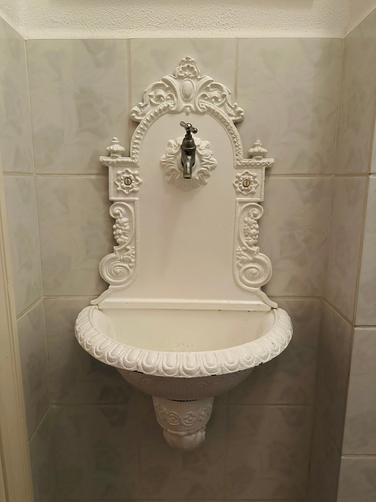 Klassieke wandfontein, Ophalen, Gebruikt