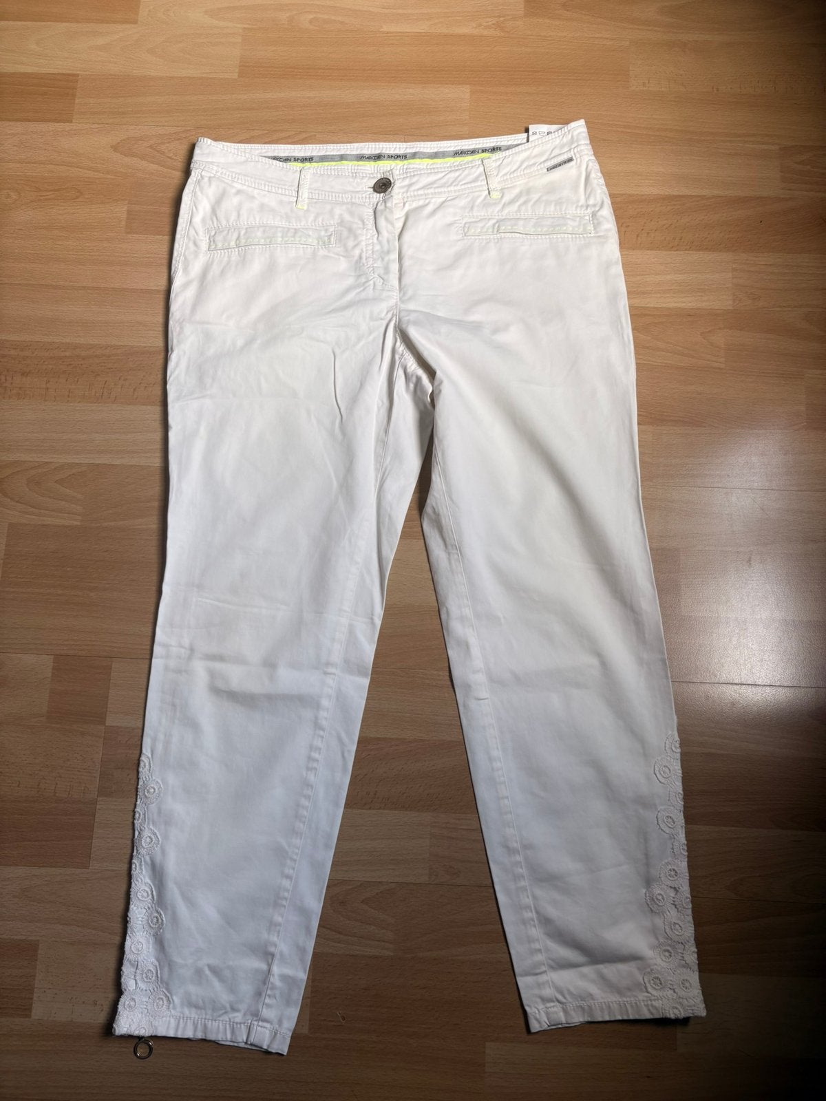 Marccain mooie witte broek met kant & ritsjes mt 40 ZGAN, Maat 38/40 (M), Wit, Ophalen of Verzenden, Zo goed als nieuw