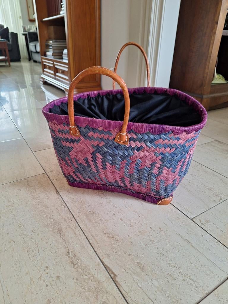 Nieuwe rieten boodschappenmand met leuke kleuren, Huis en Inrichting, Woonaccessoires | Schalen en Manden, Ophalen of Verzenden