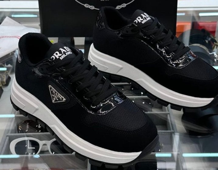 Prada schoenen!, Zwart, Nieuw, Ophalen of Verzenden, Sneakers of Gympen