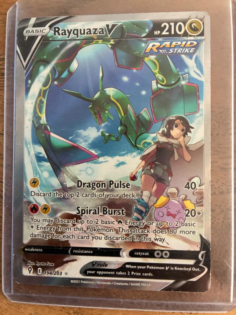 Pokémon Rayquaza V 194/203, Ophalen of Verzenden, Zo goed als nieuw, Losse kaart