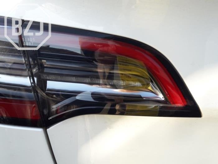 Achterlicht links van een Tesla Model 3, Auto-onderdelen, Gebruikt, -, Overige automerken, -