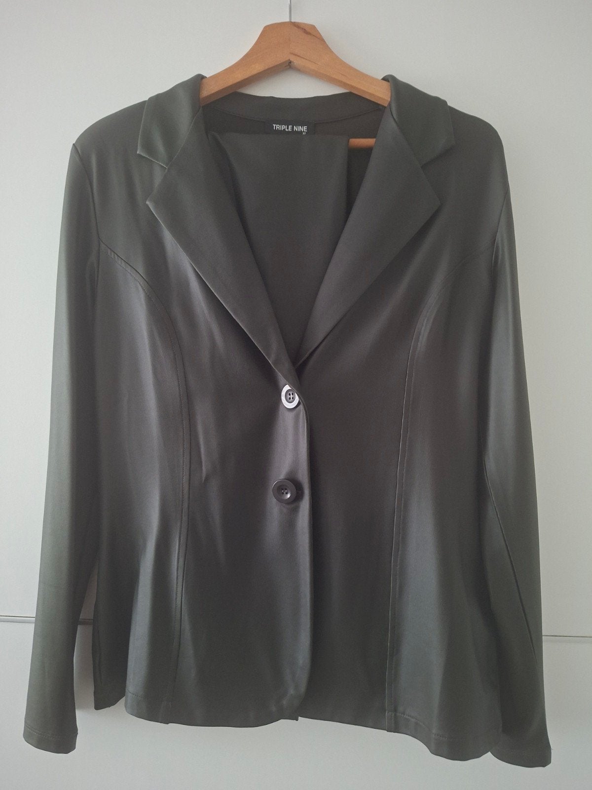 3 mooie Triple Nine pakken, mt L/XL, Ophalen of Verzenden, Zo goed als nieuw, Maat 42/44 (L), Groen
