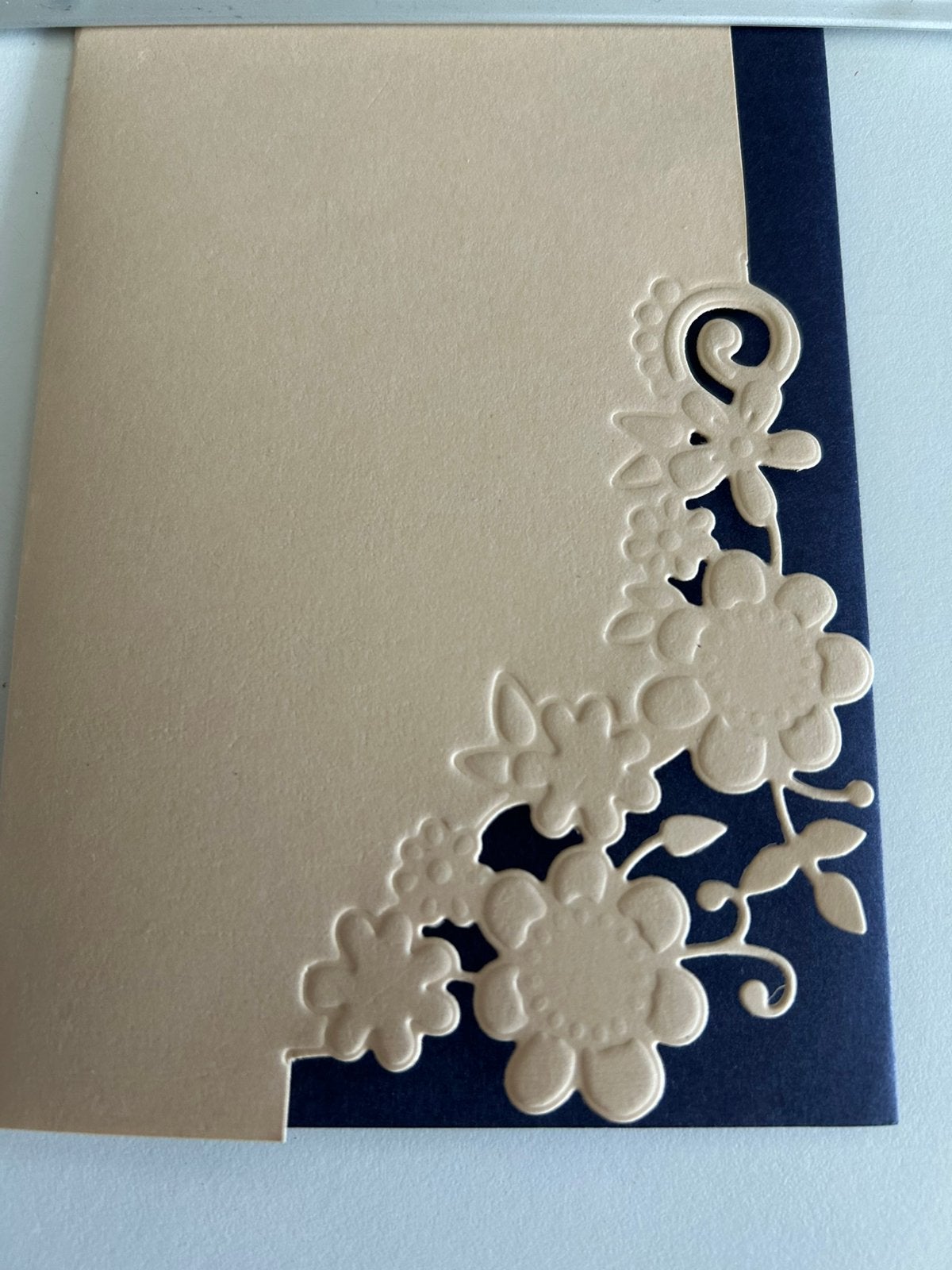 Snijmal / embossing hoek bloemen, Ophalen of Verzenden, Nieuw, Overige thema's, Pons of Mal