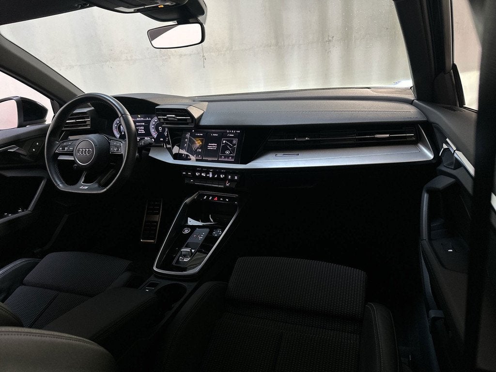 Audi A3 Sportback 30 TFSI S Edition Camera Navigatie Virtual, Gebruikt, Met garantie (alle), Leder en Stof, Origineel Nederlands