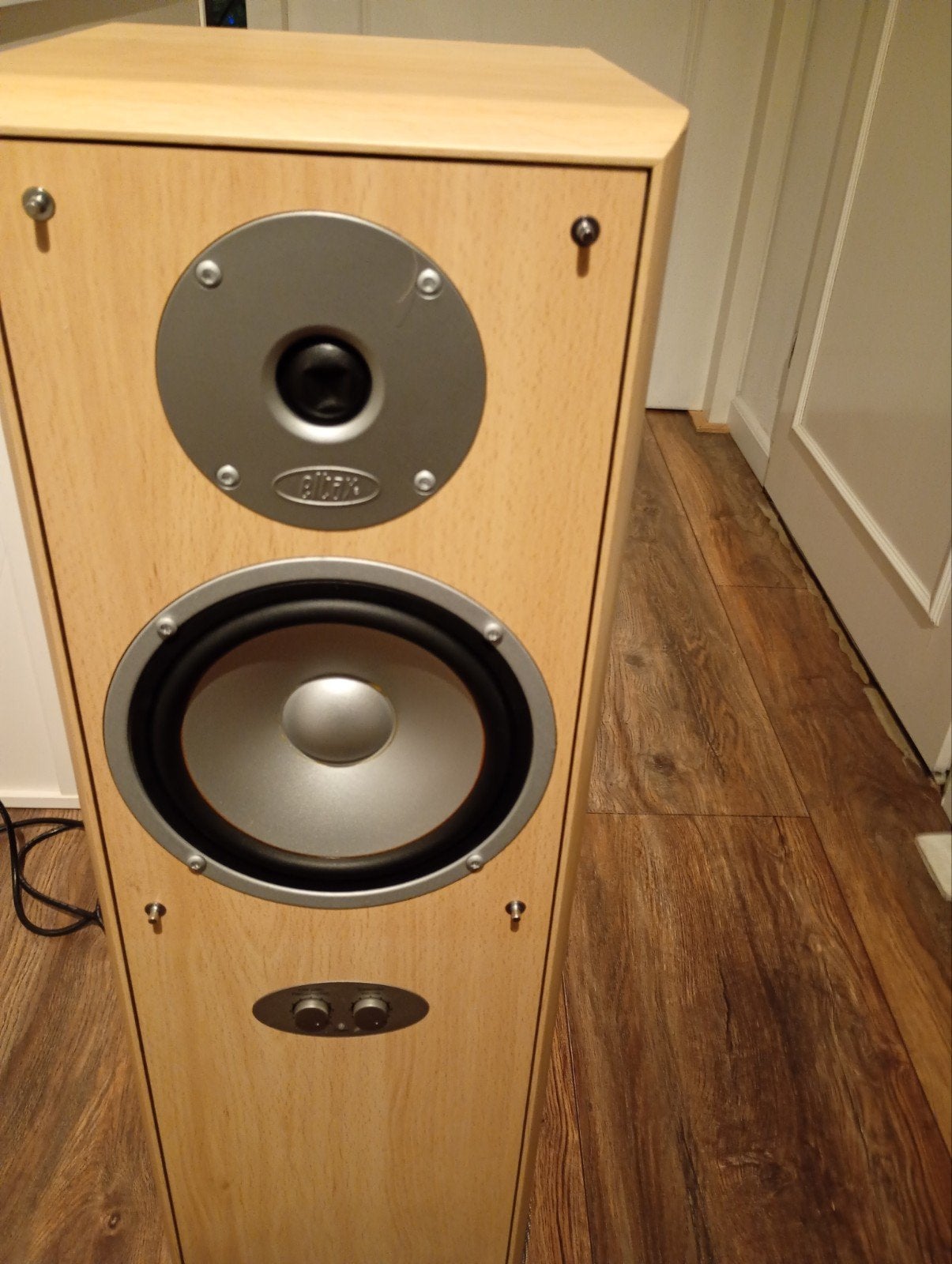 Eltax 3-weg vloerstaande luidspreker met actieve subwoofer, Vloerstaande luidspreker, Zo goed als nieuw, Basreflex, Ophalen