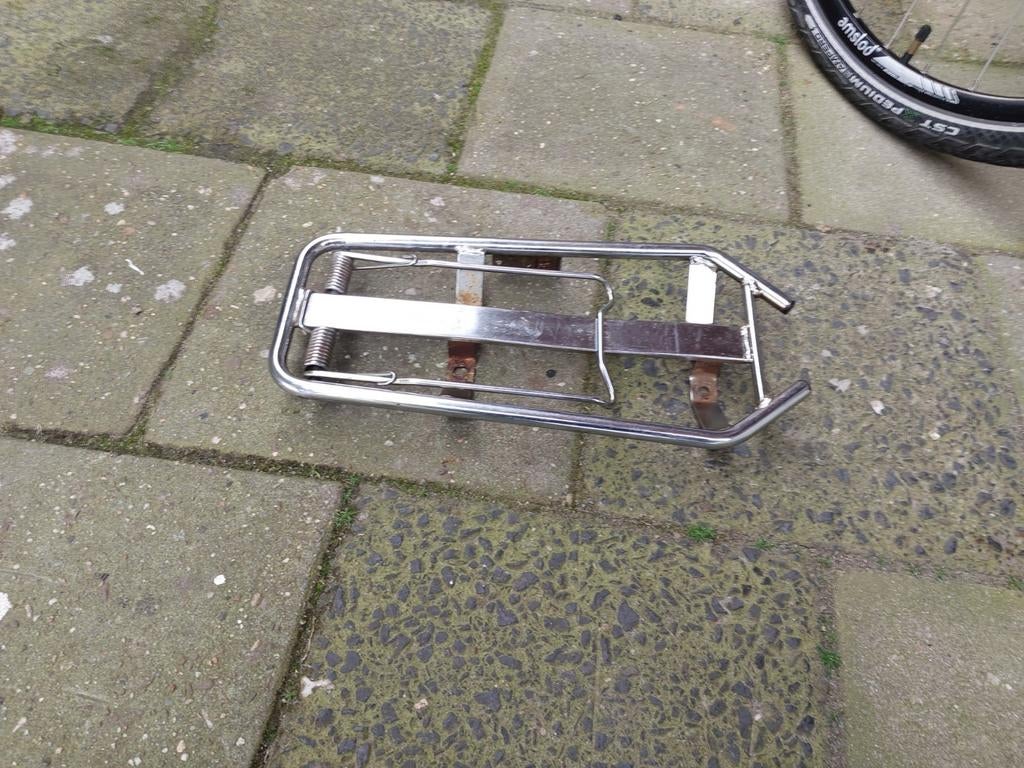 Tk bagagedrager peugeot of piaggio of zo zie foto's, Fietsen en Brommers, Ophalen of Verzenden