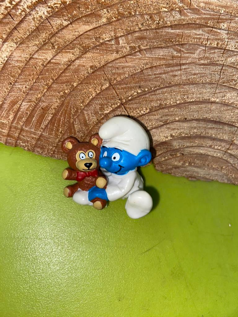 Smurfen baby smurf met beer, Verzamelen, Smurfen, Ophalen of Verzenden, Zo goed als nieuw, Verschillende Smurfen