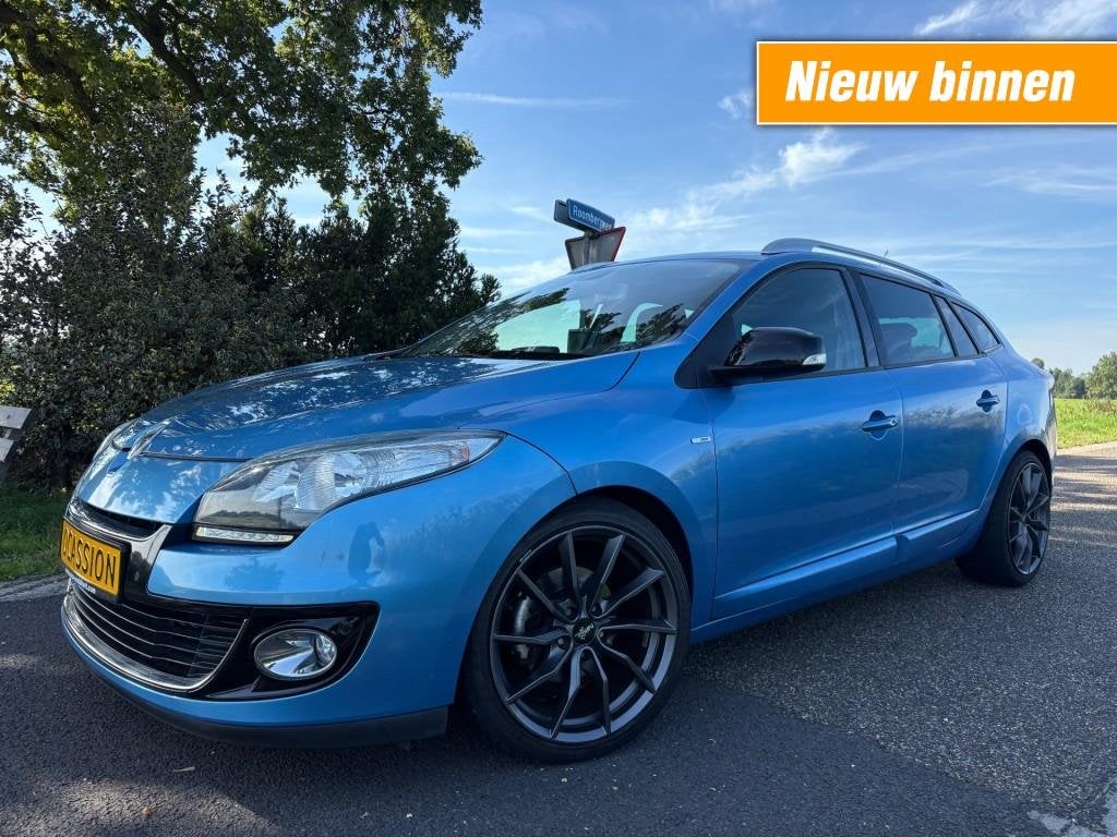 Renault MEGANE 1.2 TCE GT LINE / BOSE / NAVI / CAMERA, Auto's, Lederen bekleding, Leder, Handgeschakeld, Geïmporteerd