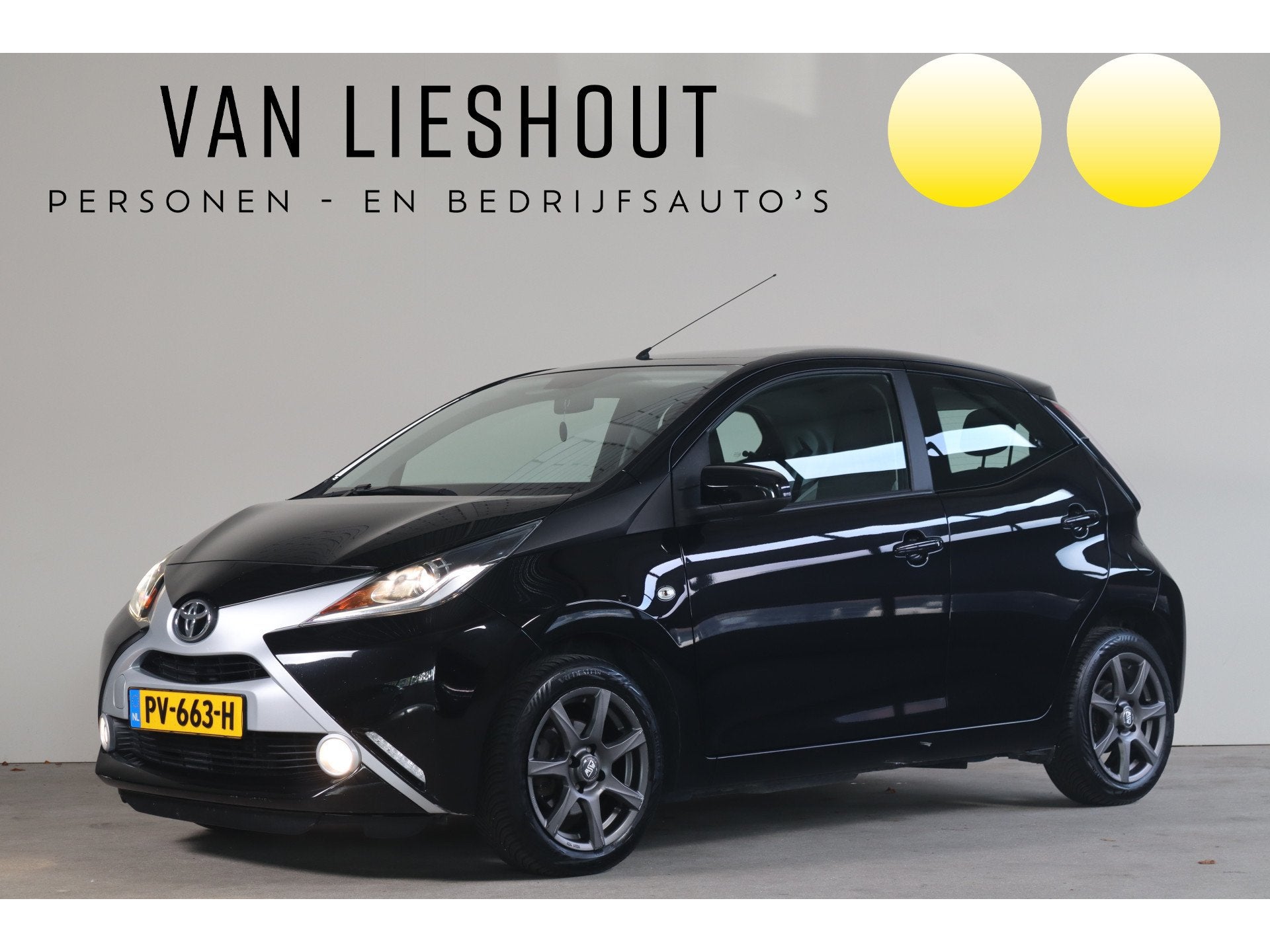 Toyota Aygo 1.0 VVT-i x-play - NL Auto! Camera I Cruise I Ai, Auto's, Stof, Gebruikt, Euro 6, Verwarmde buitenspiegels