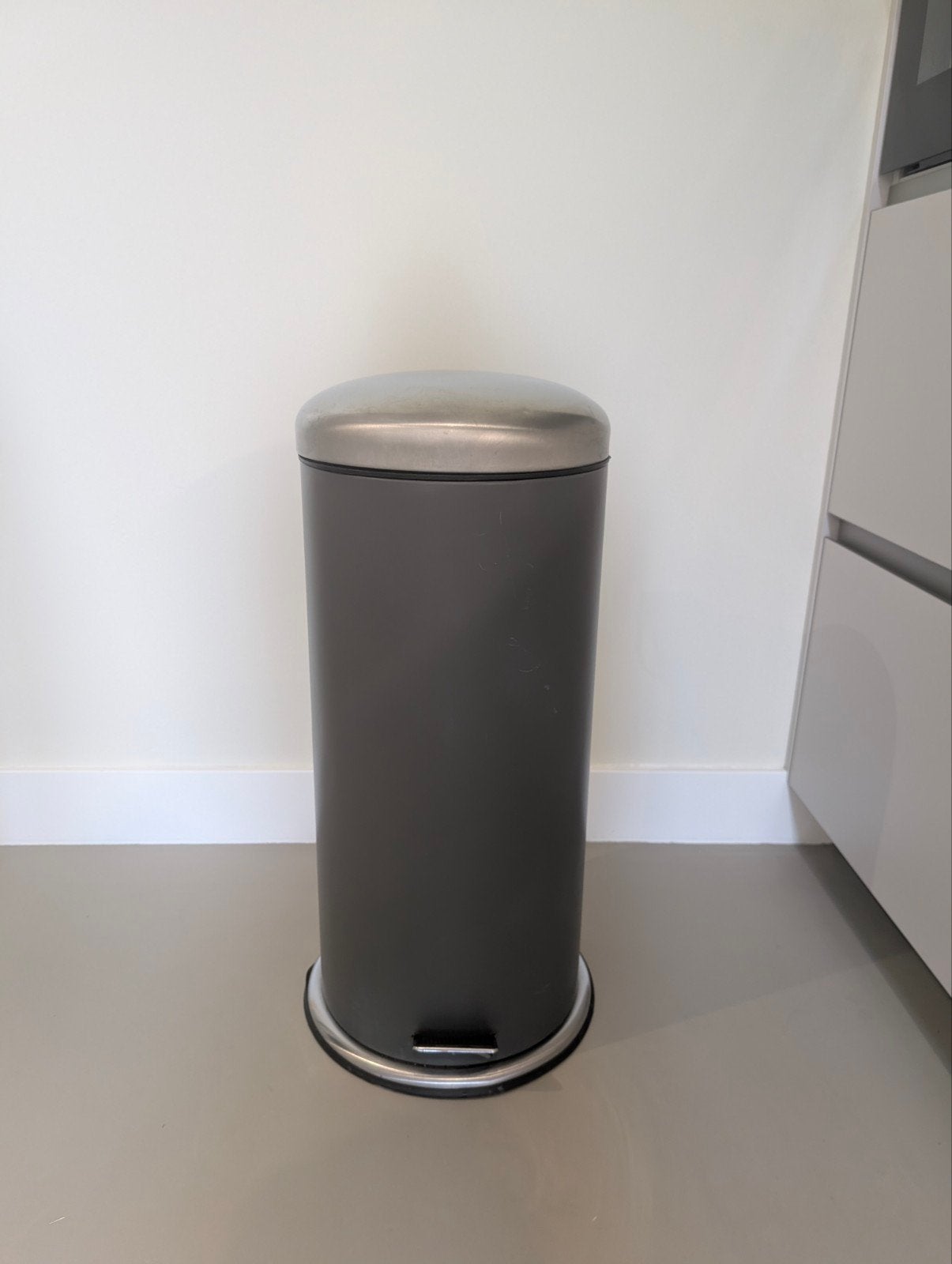 Pedaalemmer Mjosa IKEA 30l donkergrijs, 40 liter of meer, Ophalen of Verzenden, Zo goed als nieuw, Minder dan 50 cm