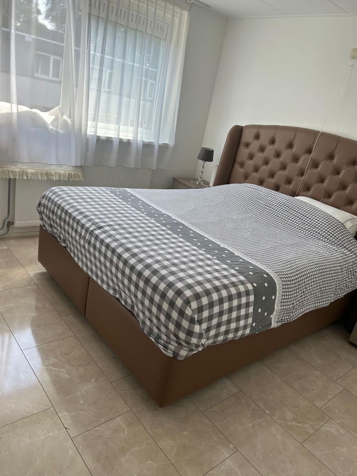 2 Boxspring bedden (1 kingsize, 1 persoonsbed), Ophalen of Verzenden, Tweepersoons, 90 cm