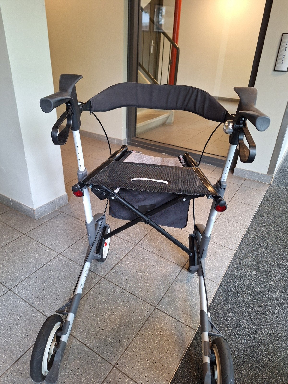 Foto 21 van Rollator lichtgewicht topra troja 5Glees beschrijving NW.ST