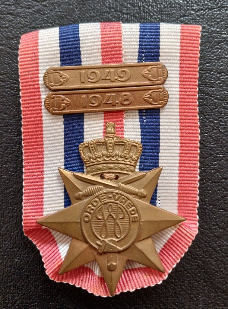 Orde en Vrede kruis 1948 - 1949  FA. A. Tack Breda medaille, Verzenden, Lintje, Medaille of Wings, X, Nederland