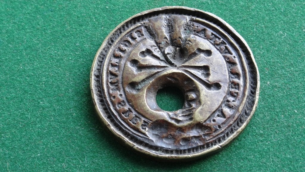 Bodemvondst Lakzegel Doodgraversgilde 16e eeuw  Schedel, Ophalen of Verzenden