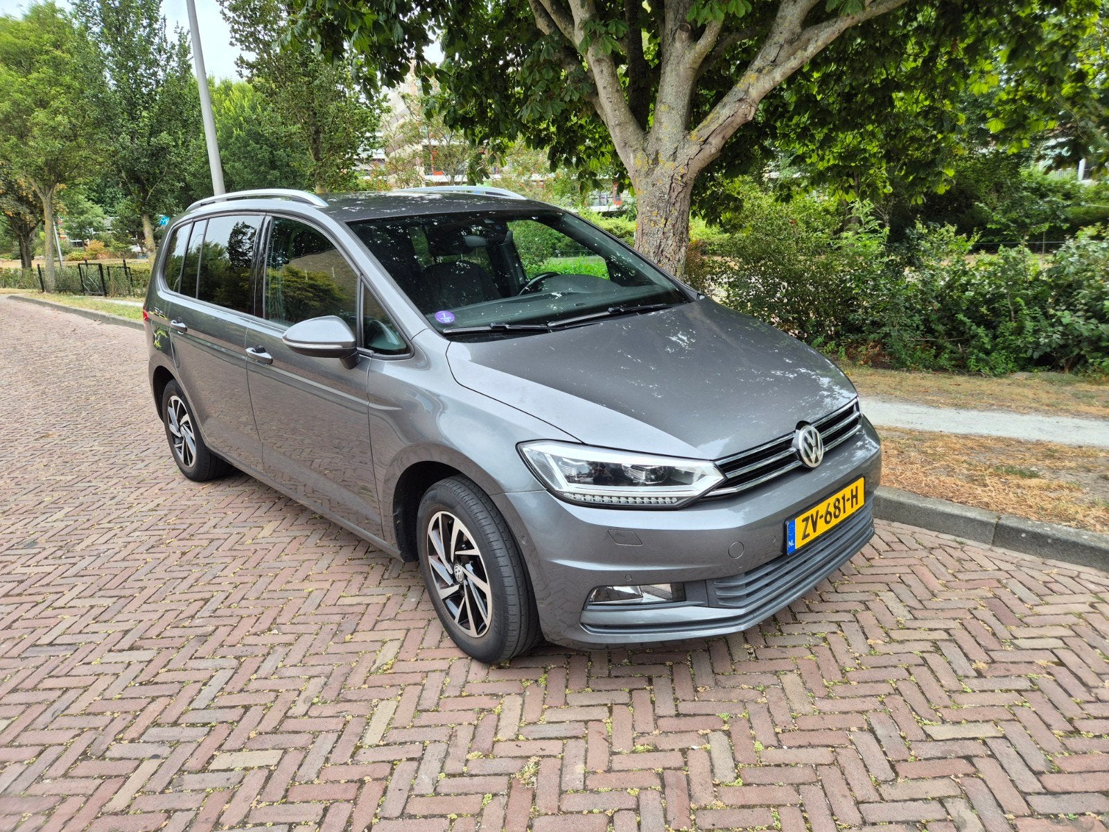 Volkswagen Touran 1.4 TSI 110KW/150PK 7-DSG 2016 Grijs, Auto's, Volkswagen, Stof, Euro 6, 4 cilinders, 7 stoelen