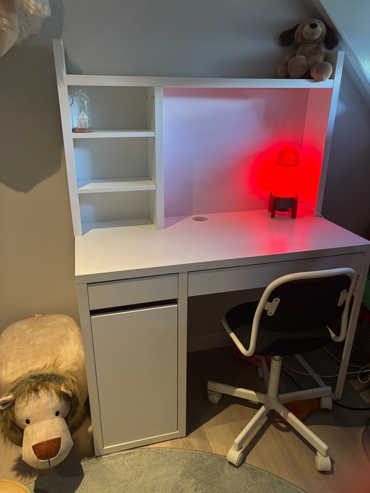 Mooi bureau (MICKE IKEA), Huis en Inrichting, Ophalen, 50 tot 100 cm, Zo goed als nieuw, Minder dan 100 cm