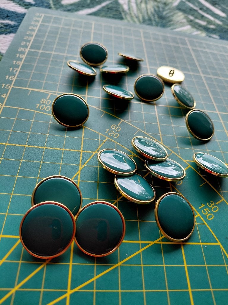 Mooi knopen goudkleurig/groen 23mm, Ophalen of Verzenden, Nieuw, Knoop of Knopen