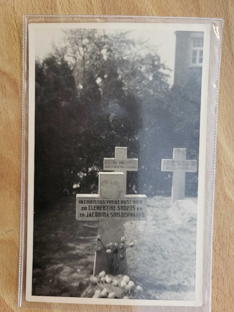 FOTOKAART zuster Franciscanessen graf Oirschot Oisterwijk, Ophalen of Verzenden, 1960 tot 1980, Ongelopen, Noord-Brabant