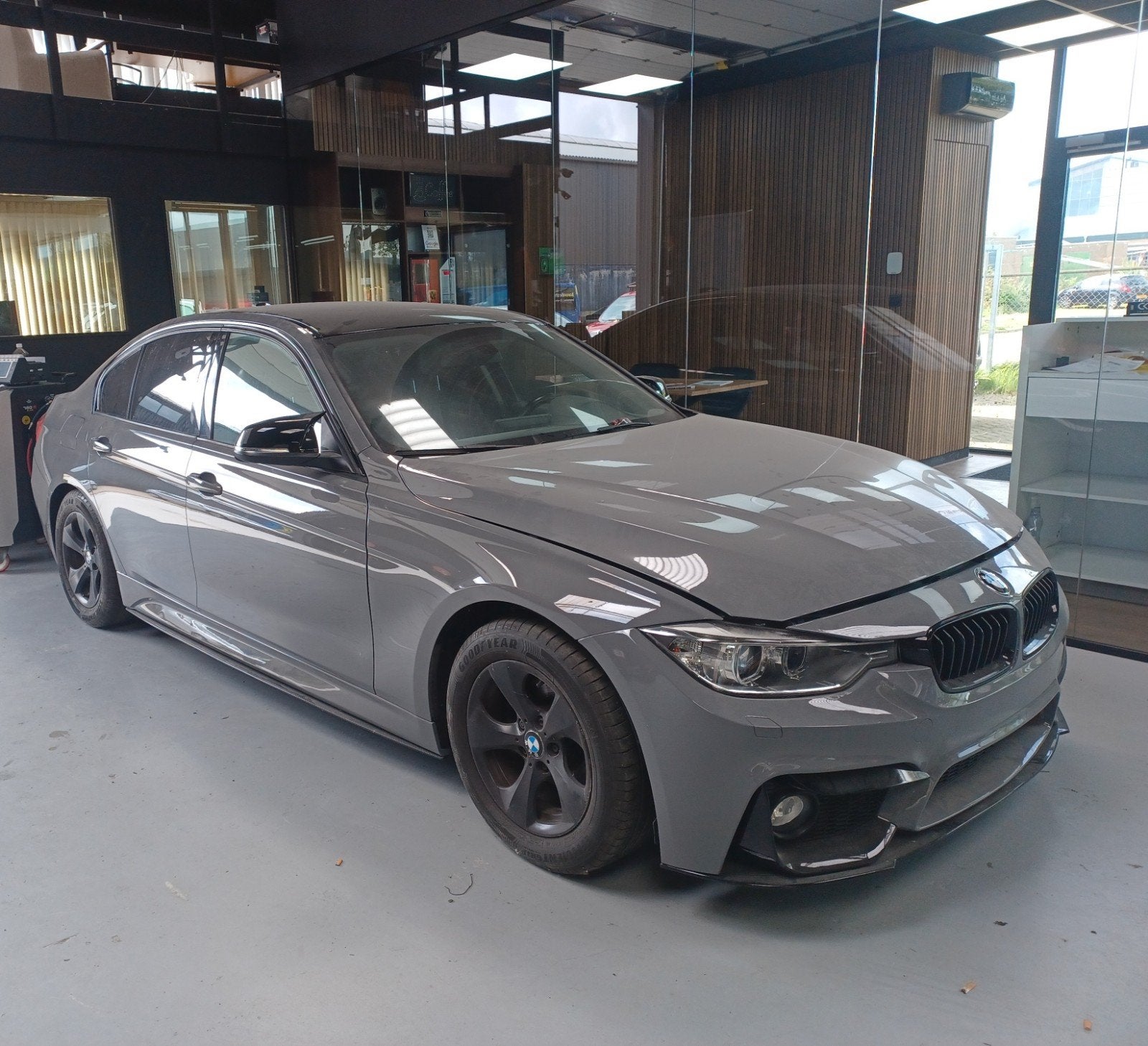 BMW 3-Serie 1.6 320I 125KW EDE 2013 Grijs, Auto's, BMW, Achterwielaandrijving, Zwart, 4 cilinders, 75 €/maand