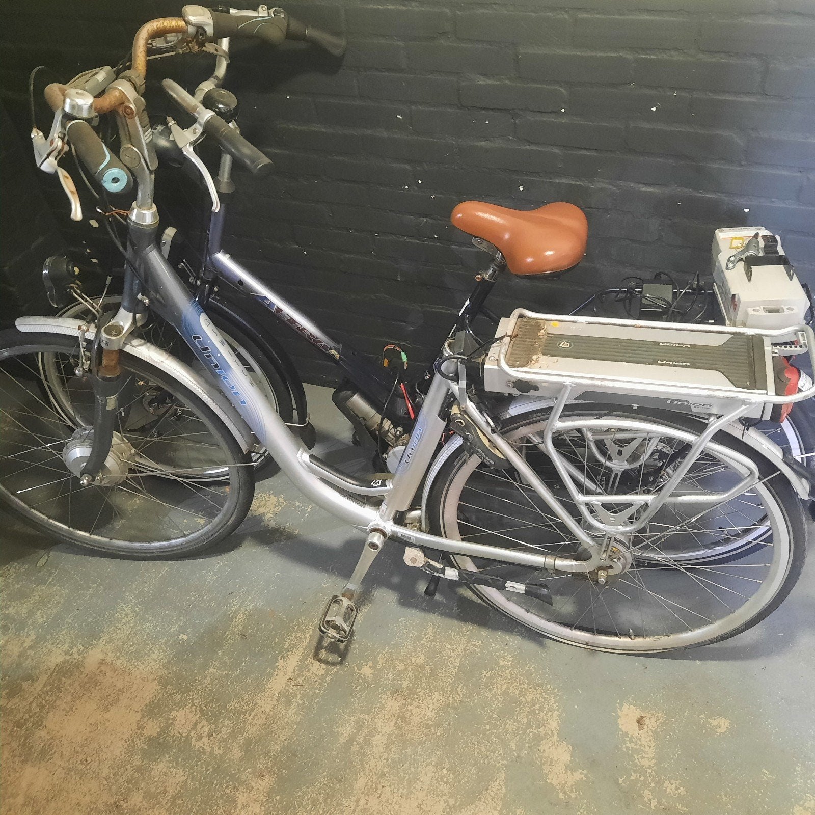 3 elektrische fietsen voor onderdelen, Ophalen, Gebruikt, Batavus