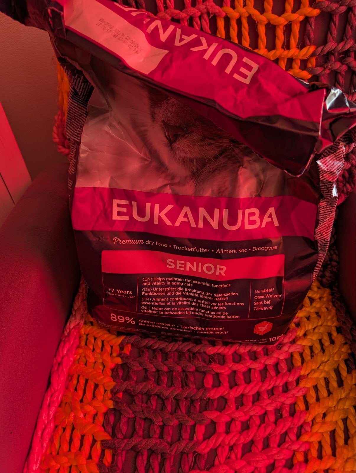 katten bak met eukanuba senior brokjes, Dieren en Toebehoren, Ophalen, Zo goed als nieuw, Gesloten