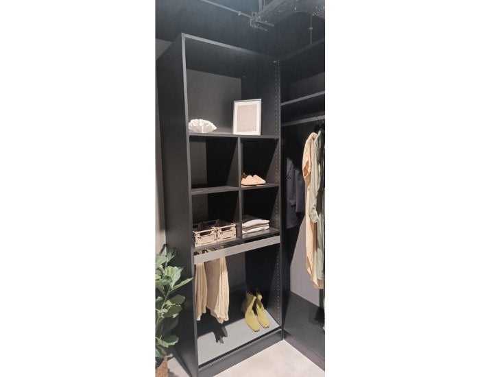 Garderobekast KVIK showroommodel, Ophalen, Nieuw, 200 cm of meer, Zwart houtprofiel KVIK