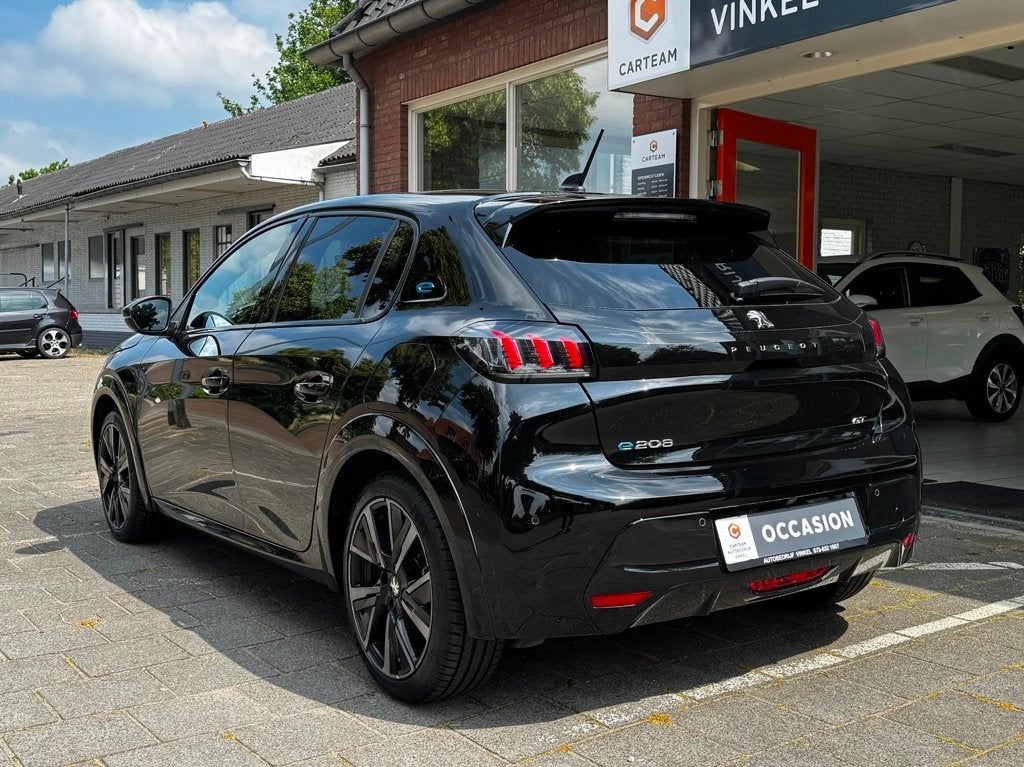 Peugeot E-208 GT 350 50 kWh *Panodak*Stoelver*Navi*Camera*, Auto's, Gebruikt, 100 kWh, 156 pk, Leder en Stof