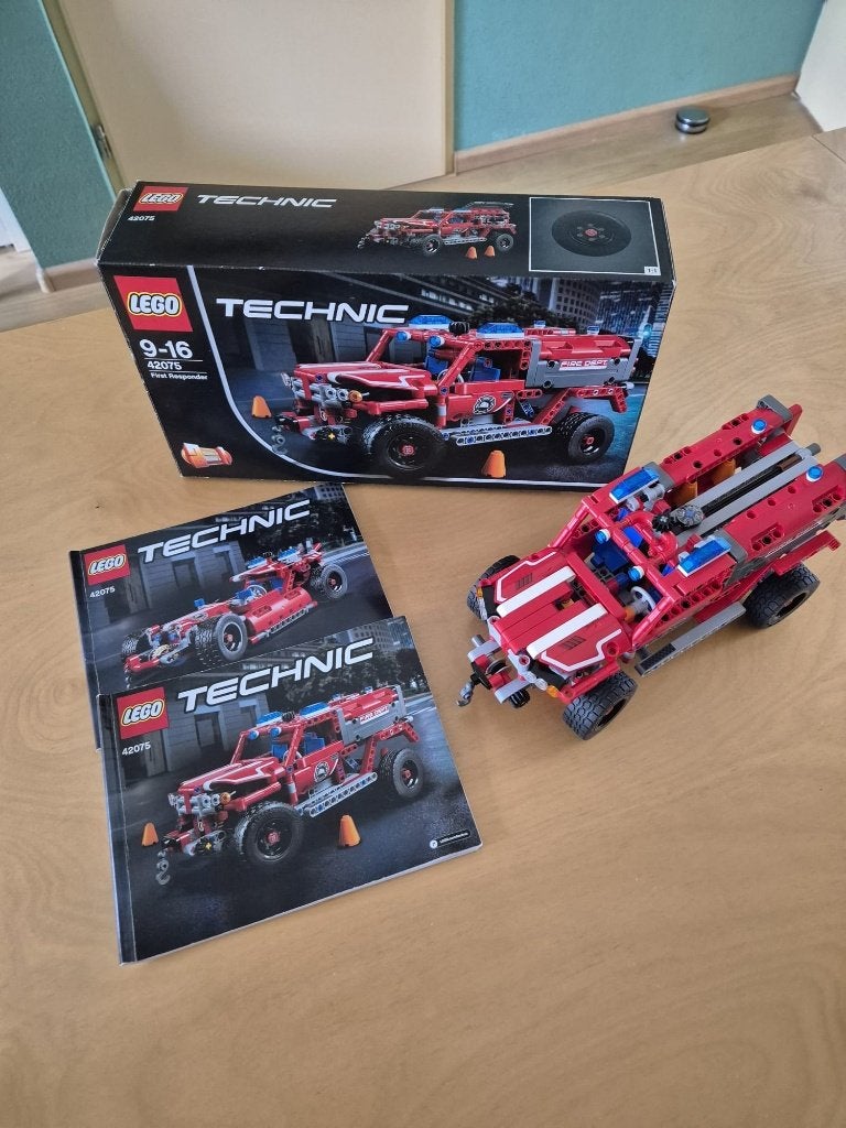 LEGO Technic 42075 - First Responder, Inclusief instructies, Lego, Ophalen of Verzenden, Zo goed als nieuw
