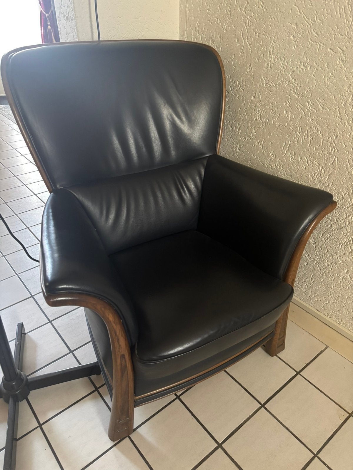 Lederen fauteuil, donkerblauw, Ophalen, Zo goed als nieuw, 75 tot 100 cm, 50 tot 75 cm
