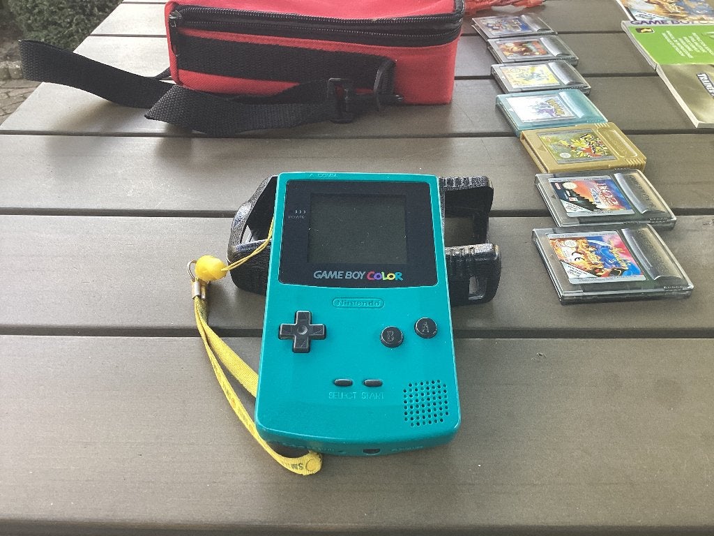 Gameboy color met spellen oa pokemon, Spelcomputers en Games, Games | Nintendo Game Boy, Zo goed als nieuw, Avontuur en Actie