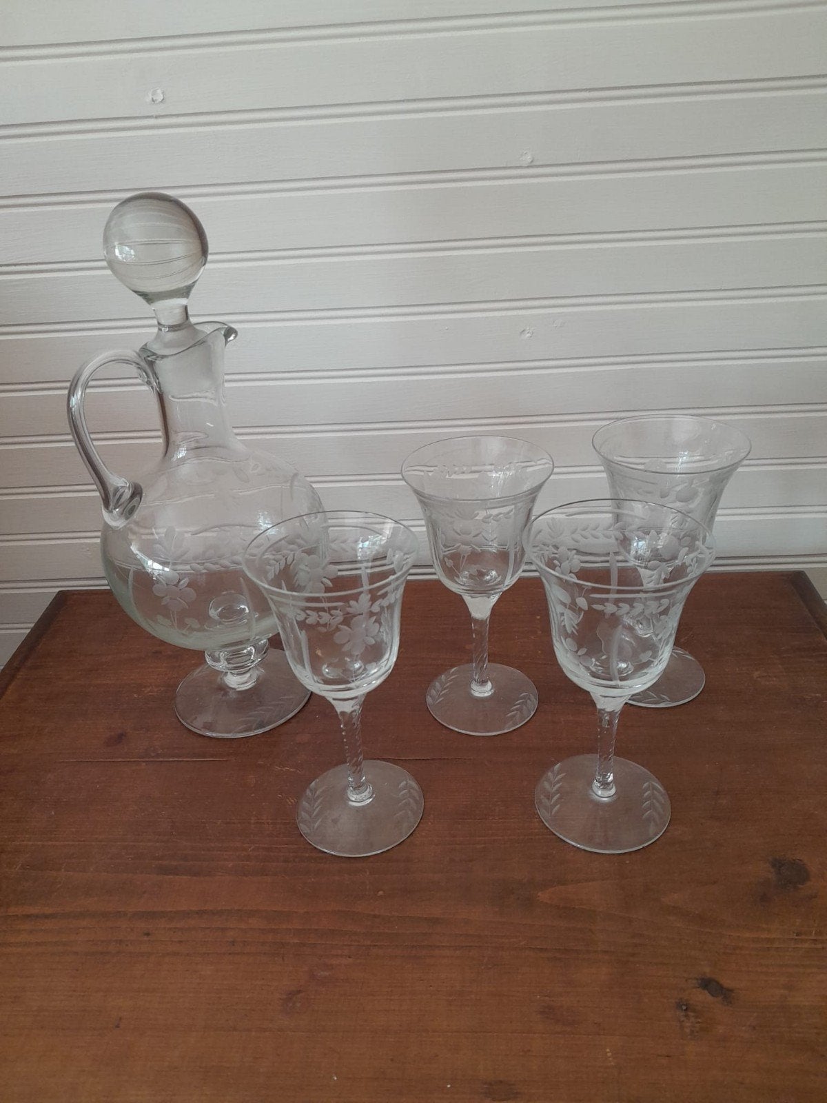 Vintage glazen karaf met 4 wijnglazen - bloemmotief, Antiek en Kunst, Ophalen of Verzenden