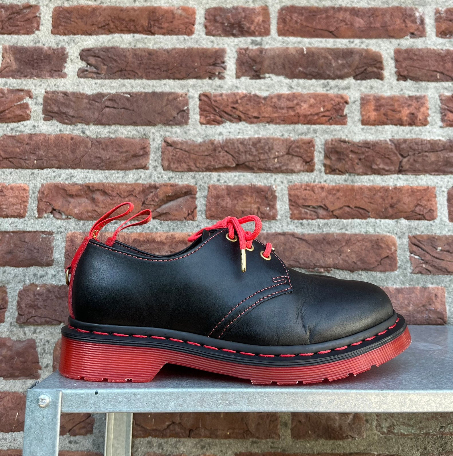 Dr. Martens 1461 Year of the rabbit maat 38, Kleding | Dames, Schoenen, Zo goed als nieuw, Lage of Enkellaarzen, Zwart, Ophalen of Verzenden