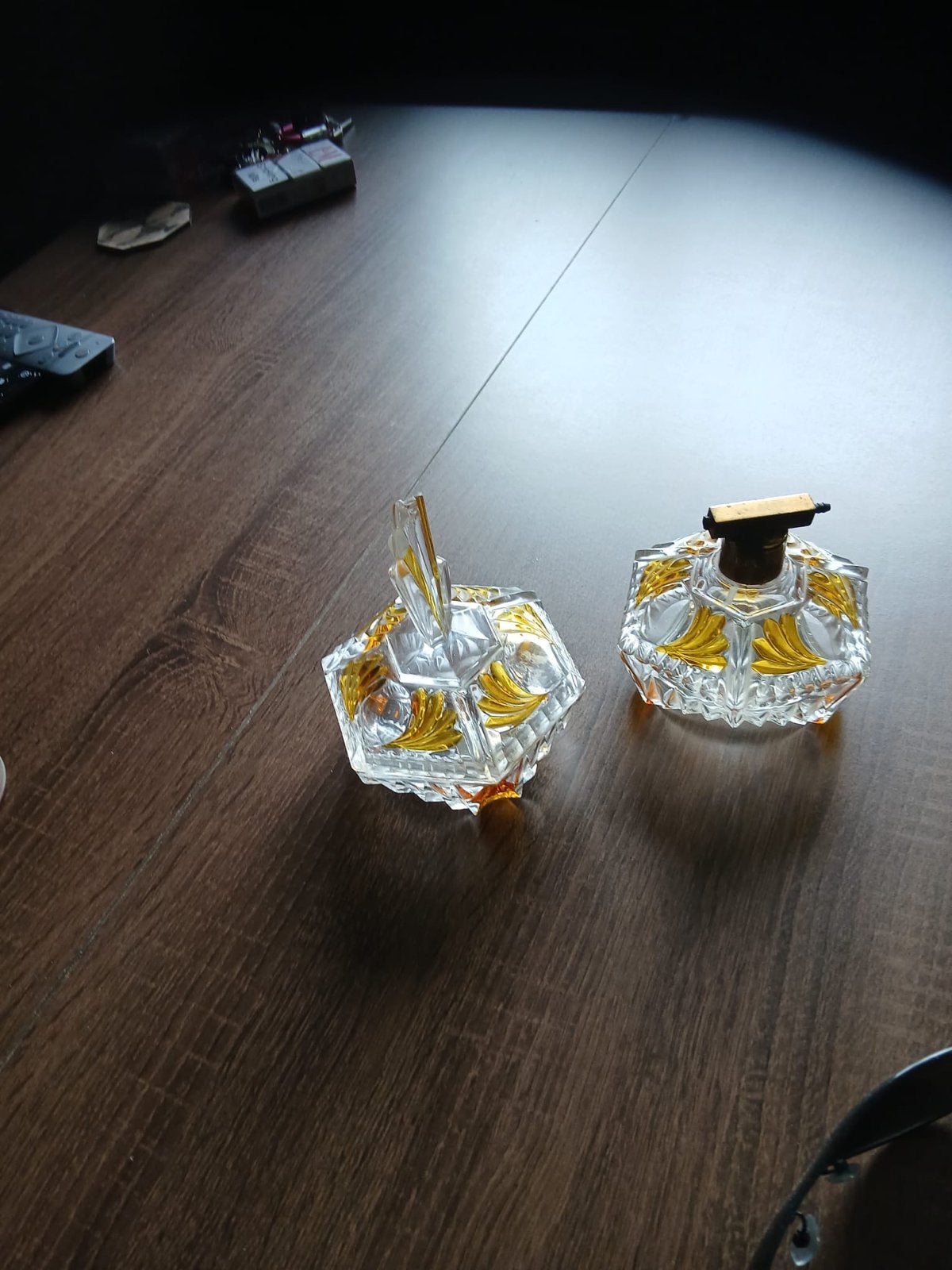 Set van 2 vintage glazen parfumflesjes met gouden details, Antiek en Kunst, Ophalen of Verzenden