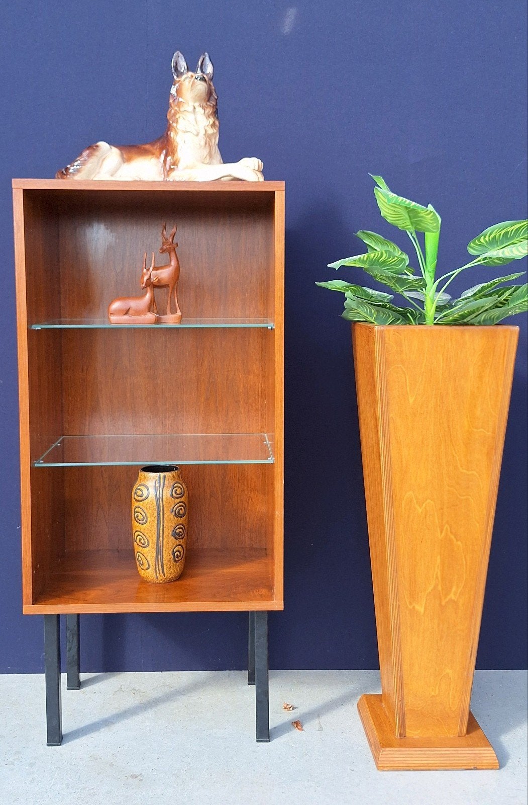 vintage Omnia kast, kastje op zwart metalen pootjes, Gebruikt, Vintage, Ophalen of Verzenden, Nvt