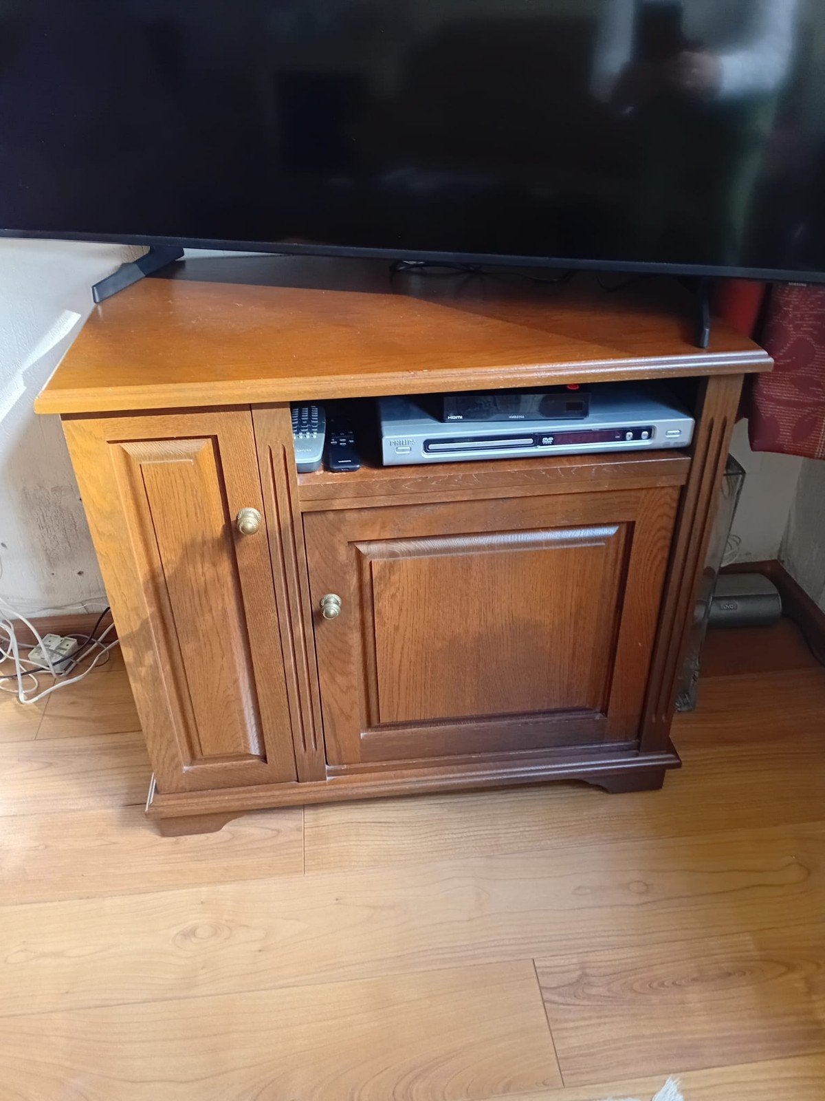 Houten TV-meubel met opbergruimte kersenkleur, Huis en Inrichting, Ophalen, 100 tot 150 cm, Klassiek, Zo goed als nieuw