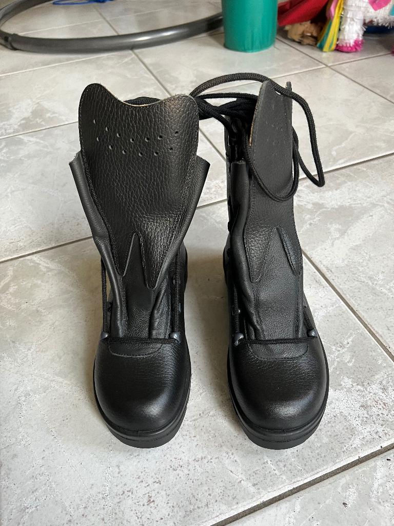Nieuw paar legerlaarzen maat 250.40, Verzenden, Nieuw, Schoenen