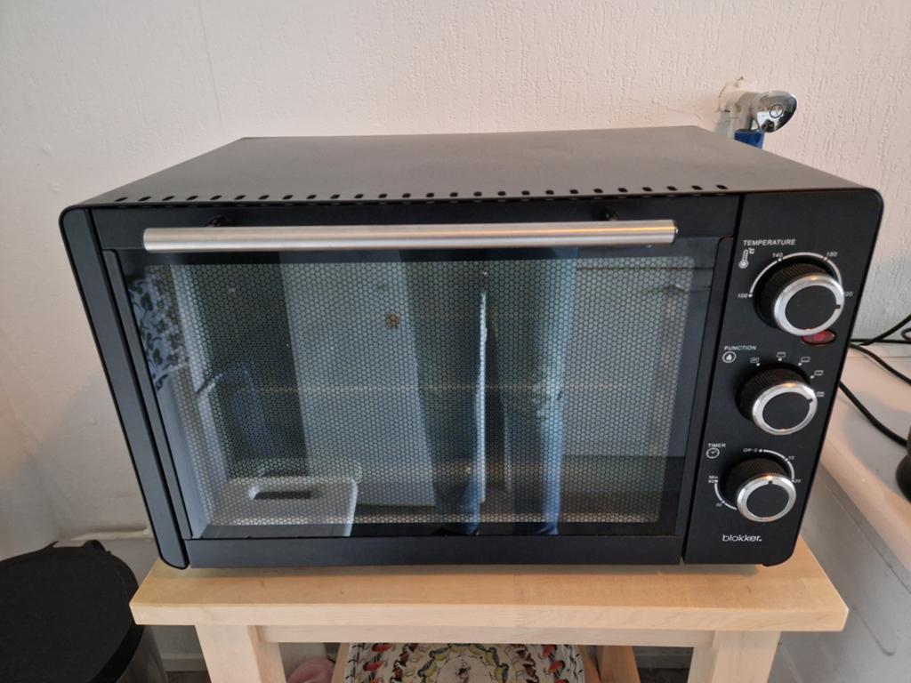 Kleine oven merk Blokker weinig gebruikt., Witgoed en Apparatuur, Ovens, Ophalen, Zo goed als nieuw, Minder dan 45 cm, Minder dan 45 cm