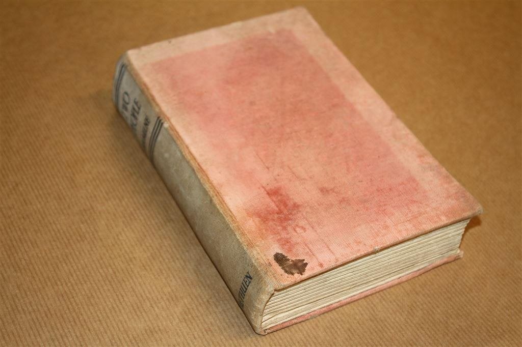 Two people - A.A. Milne - 1934 !!, Boeken, Ophalen of Verzenden, Gelezen