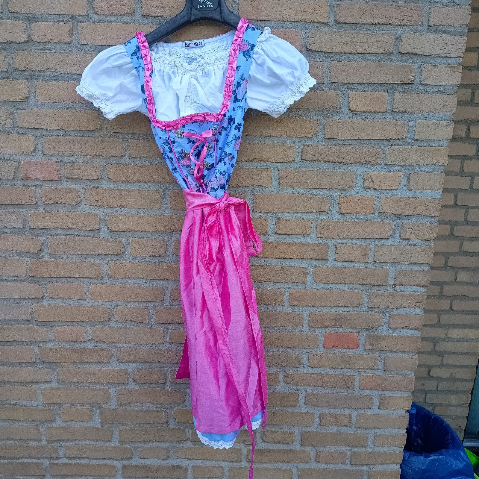 dirndl 38 set met blouse en schortje Janina Oktoberfest, Ophalen of Verzenden, Zo goed als nieuw, Maat 38/40 (M), Overige thema's
