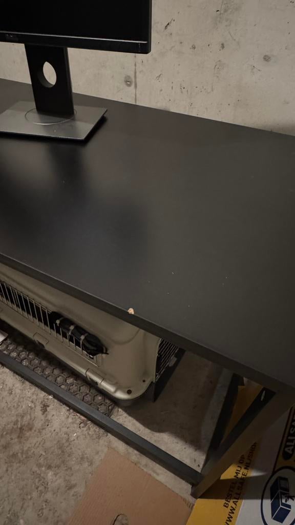 Office desk Ikea, Ophalen, Zo goed als nieuw, Zwart