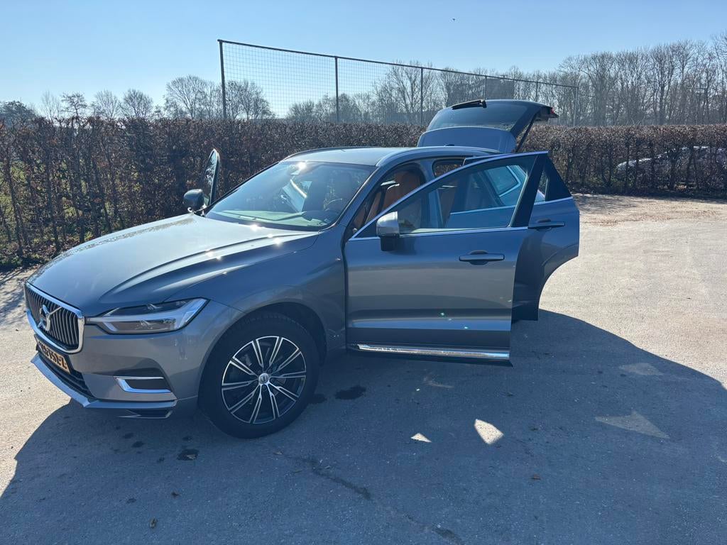 Volvo XC60 T5 250pk Geartronic 2019 Grijs, Auto's, Automaat, Achterwielaandrijving, Beige, 4 cilinders
