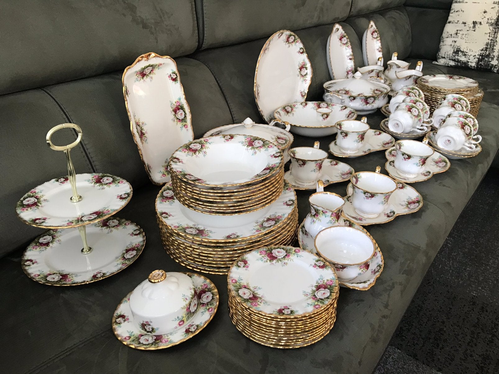 Royal albert CELEBRATION💚❤️💚❤️💚, Antiek en Kunst, Ophalen