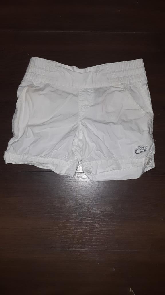 Nike korte broek maat 128/134, Broek, Gebruikt, Meisje, Ophalen of Verzenden