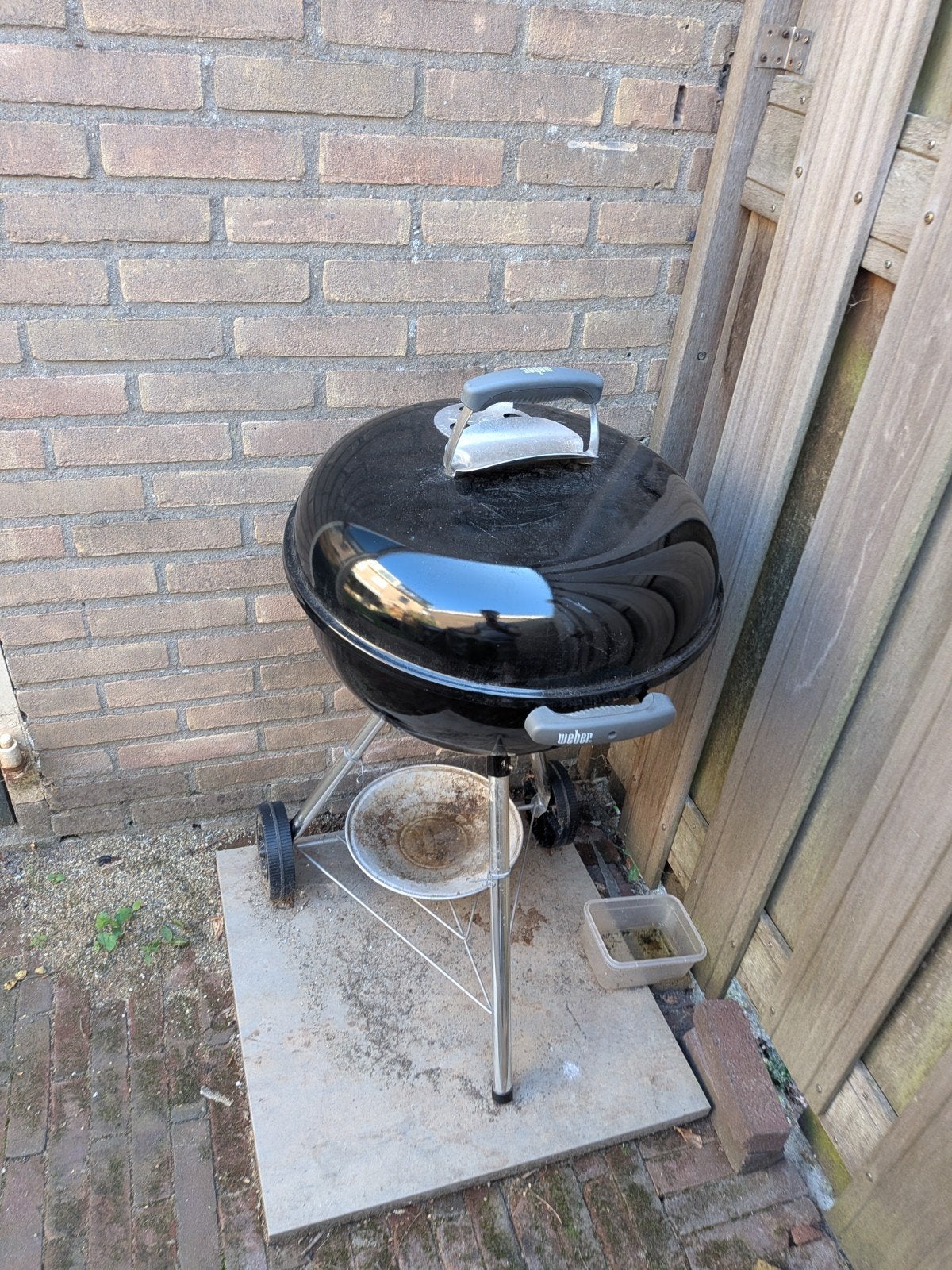 Weber BBQ 47 cm met bijna nieuw rooster incl. weber hoes, Tuin en Terras, Houtskoolbarbecues, Ophalen, Gebruikt, Weber, Met accessoires