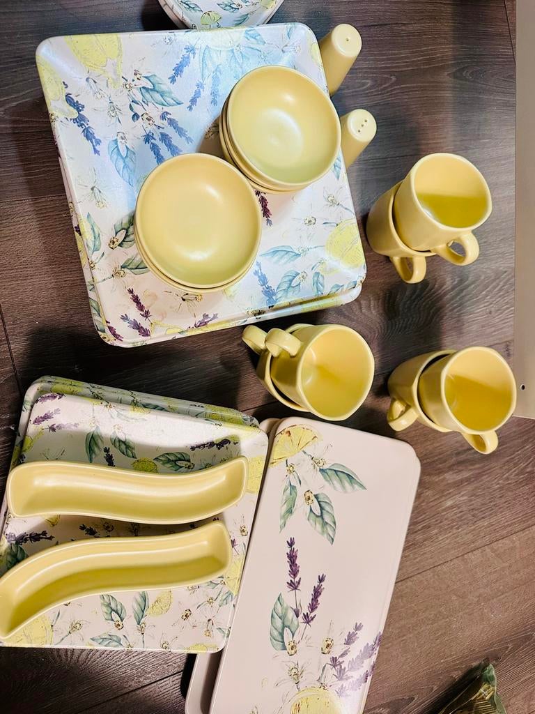 Servies met citroen- en lavendelprint, Huis en Inrichting, Keuken | Servies, Gebruikt, Compleet servies, Overige stijlen, Overige materialen
